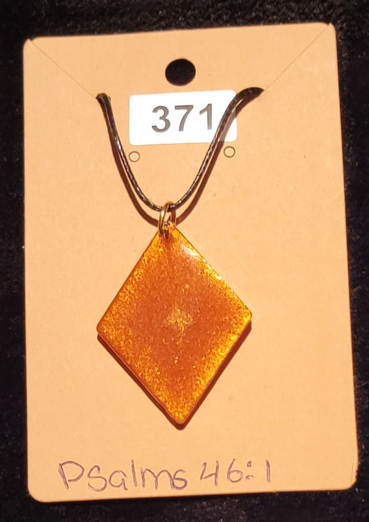 Diamond Shaped 1 Necklace-Golden Brown